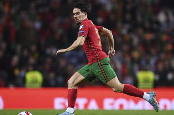 維蒂尼亞右腳跟傷情更新：巴黎圣日耳曼官方發(fā)布診療進展